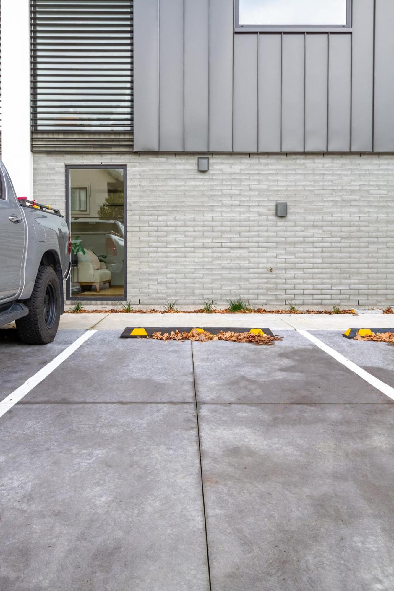 Modern 2 Bed 2 Bath Opposite Hagley Park Apartment Christchurch Exterior foto